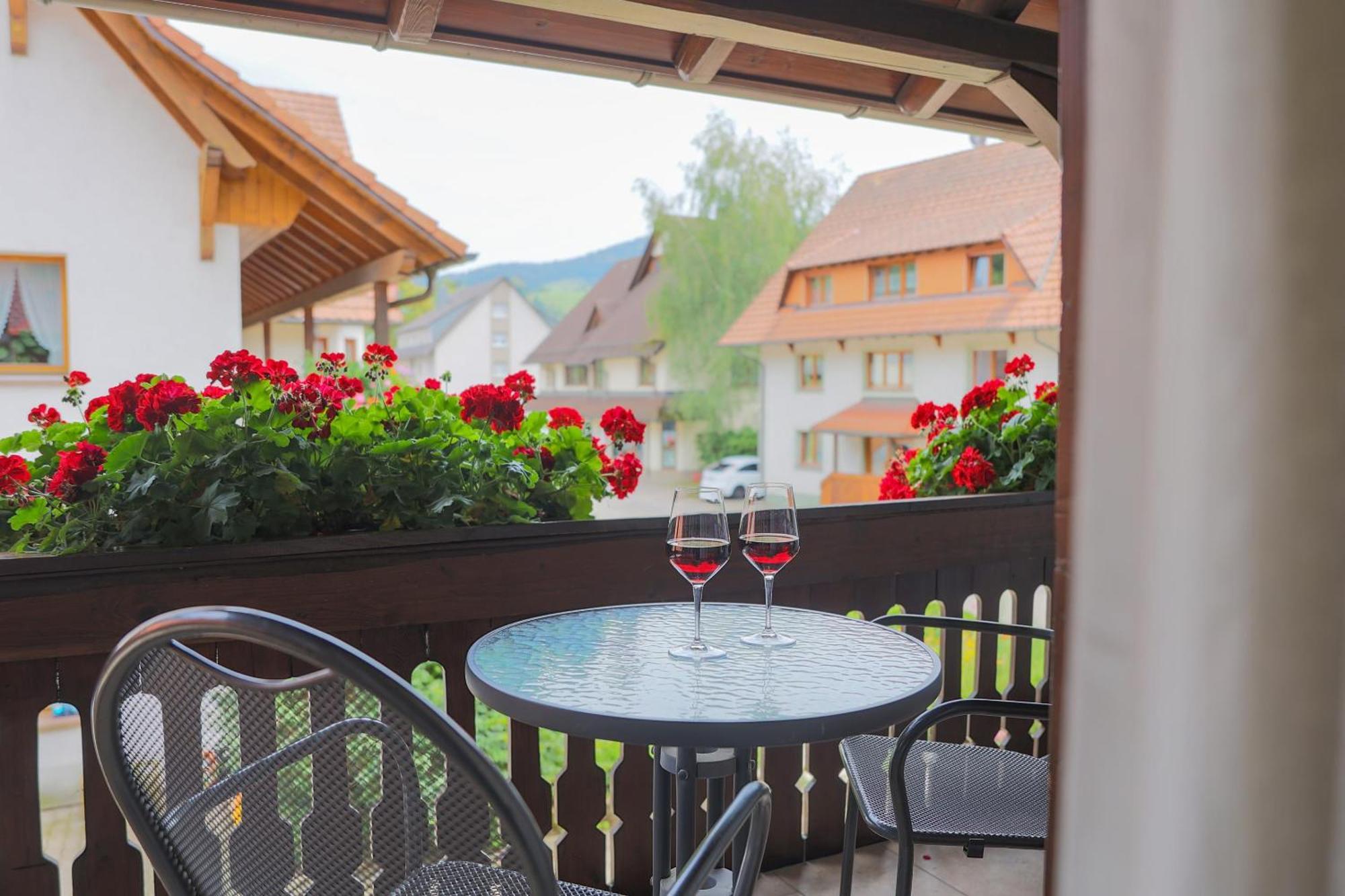 Hotel-Gasthaus Goldener Engel Glottertal Exterior photo